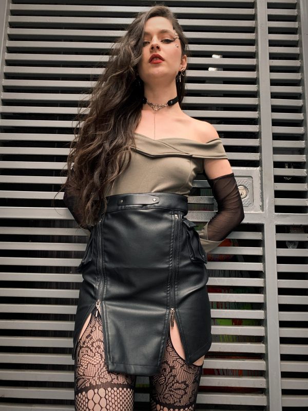 Falda C-18 Leather