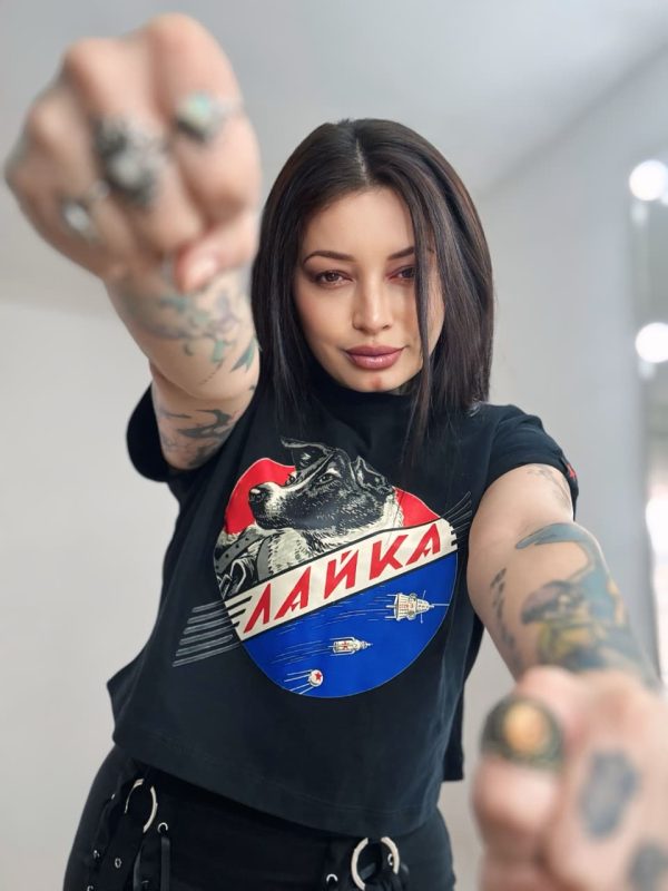 Camiseta Laika Negro Mujer