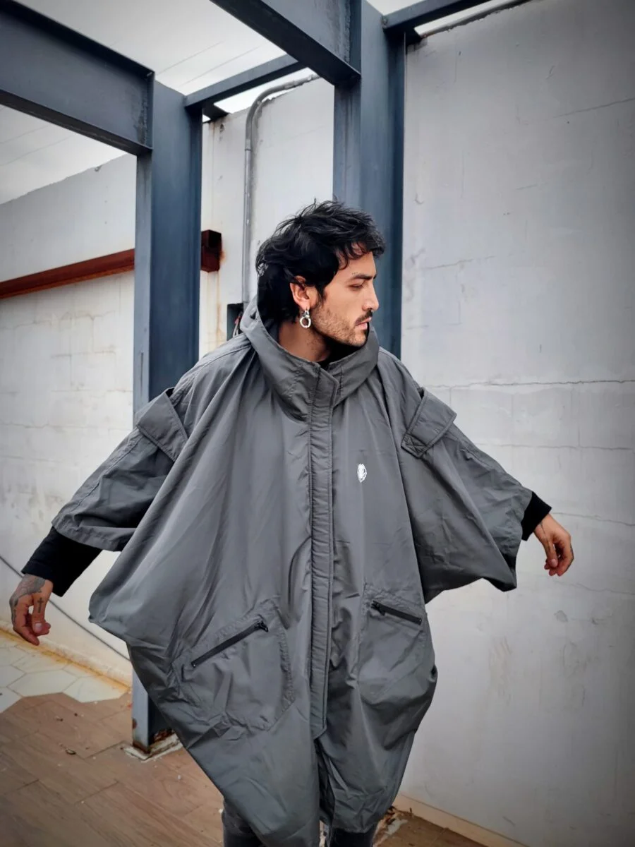 Capa Rompevientos Atmósfera Gris - Image 6